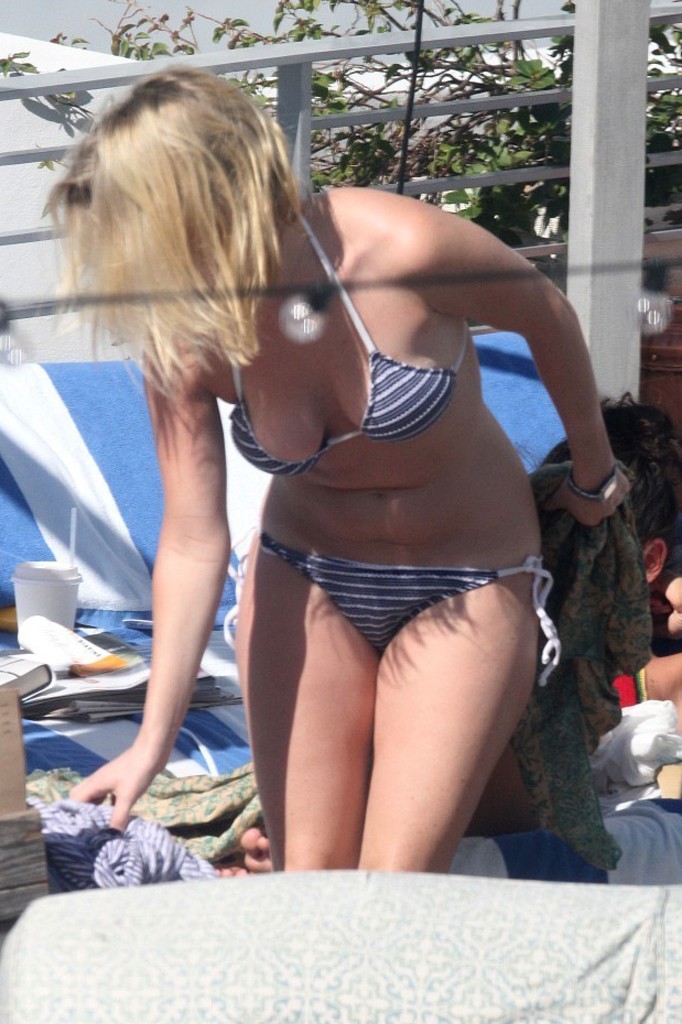 Alice_Eve_Nude_Bikini_Miami_112512_015.jpg