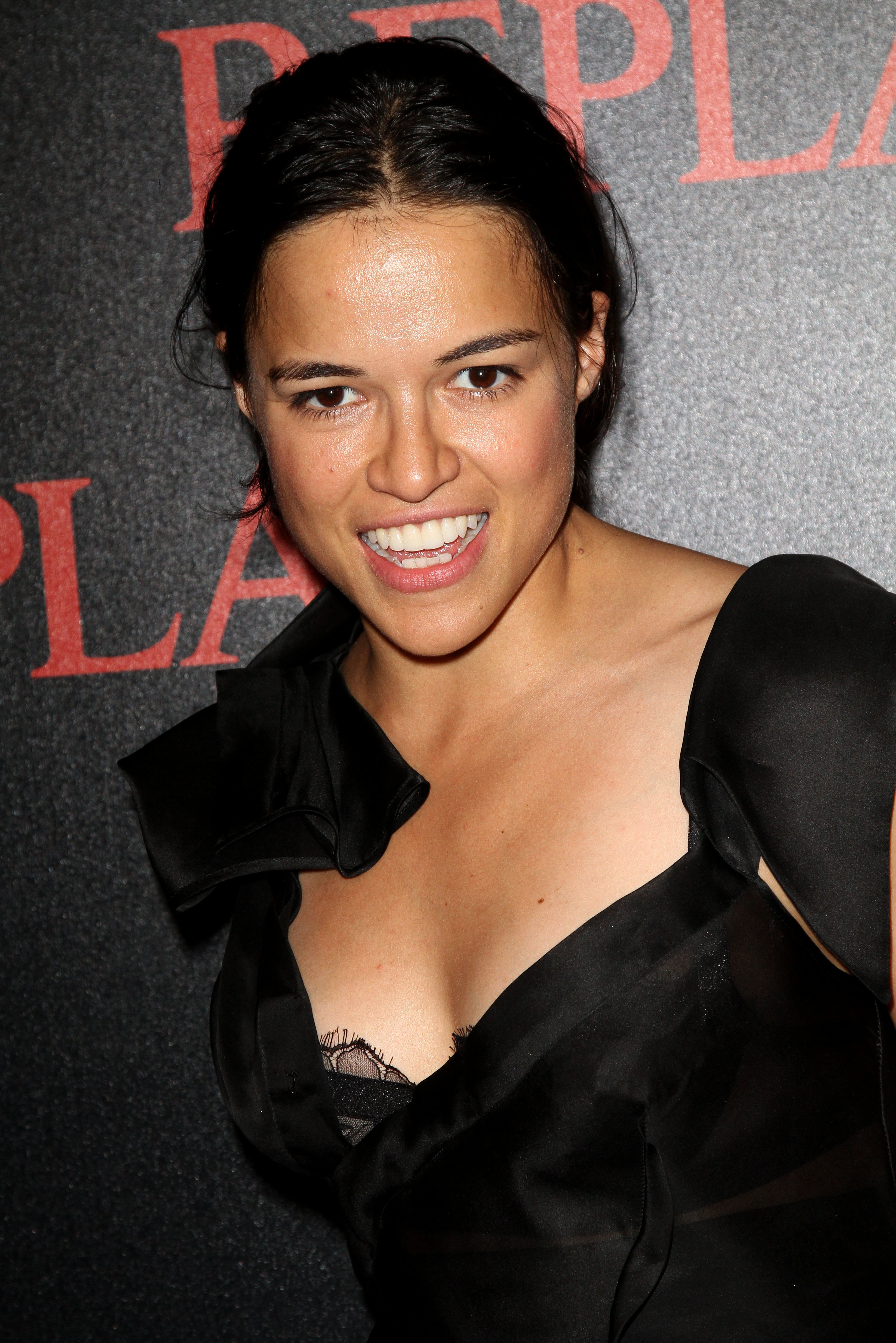 883381138_michelle_rodriguez_at_the_replay_party_in_cannes_09_122_443lo.jpg